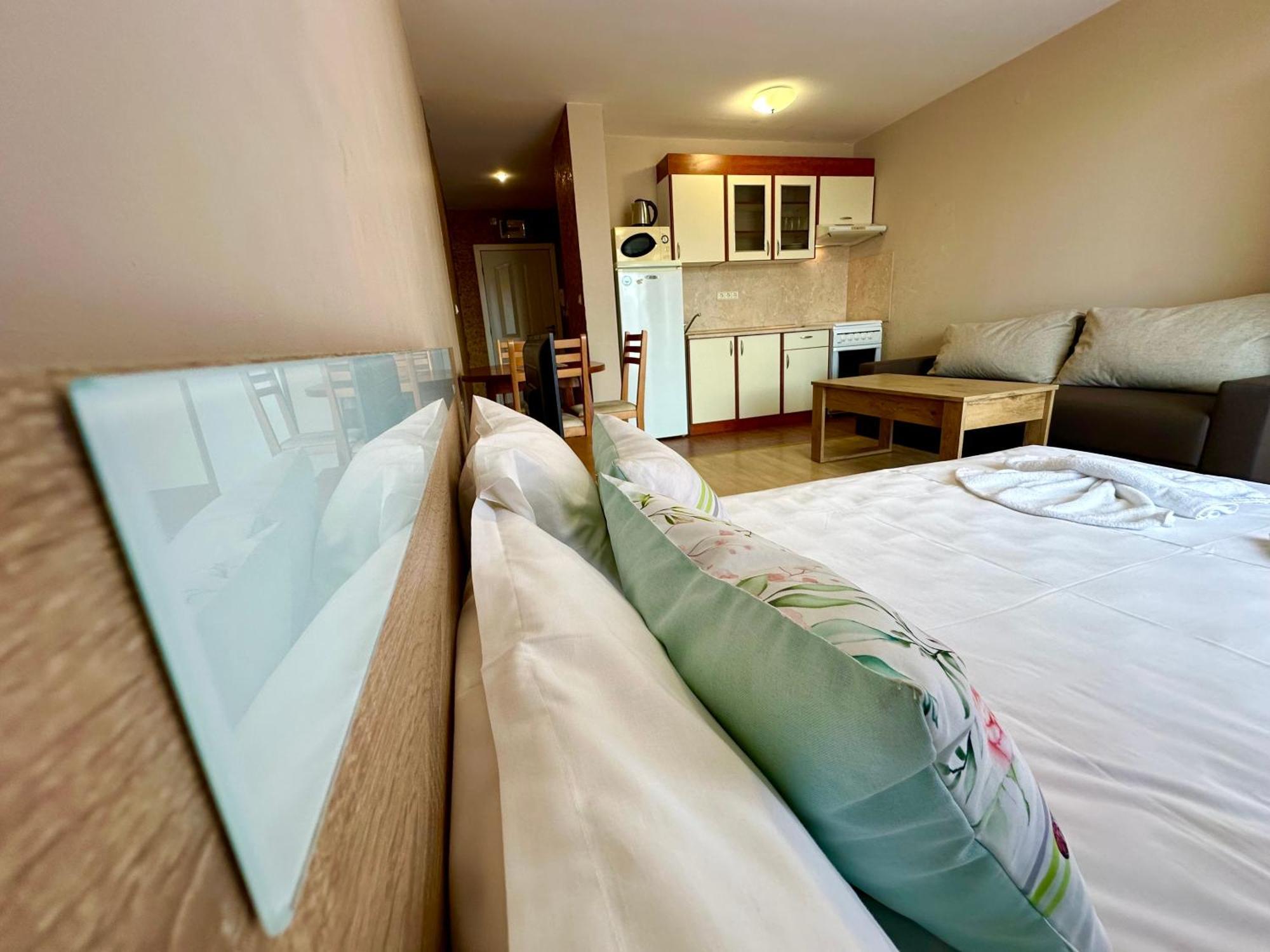 Privilege Fort Beach - Menada Apartments Елените Экстерьер фото