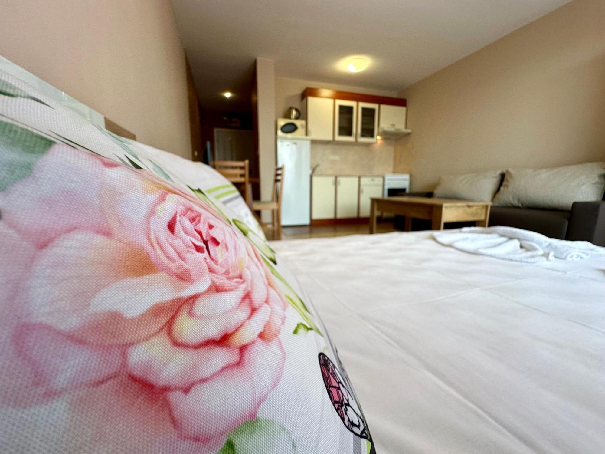 Privilege Fort Beach - Menada Apartments Елените Экстерьер фото