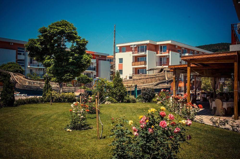 Privilege Fort Beach - Menada Apartments Елените Экстерьер фото